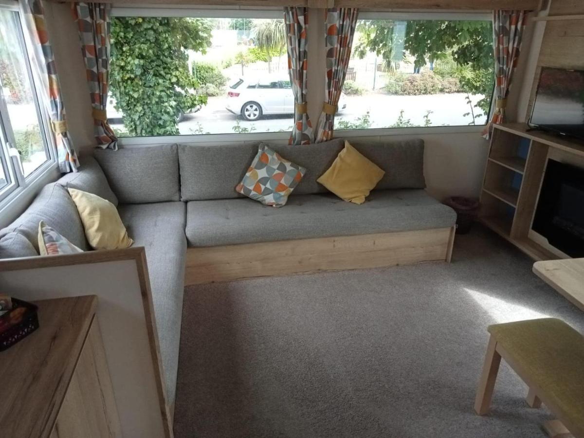 New 2 Bed Holiday Home With Decking In Rockley Park Dorset Near The Sea Lytchett Minster Экстерьер фото
